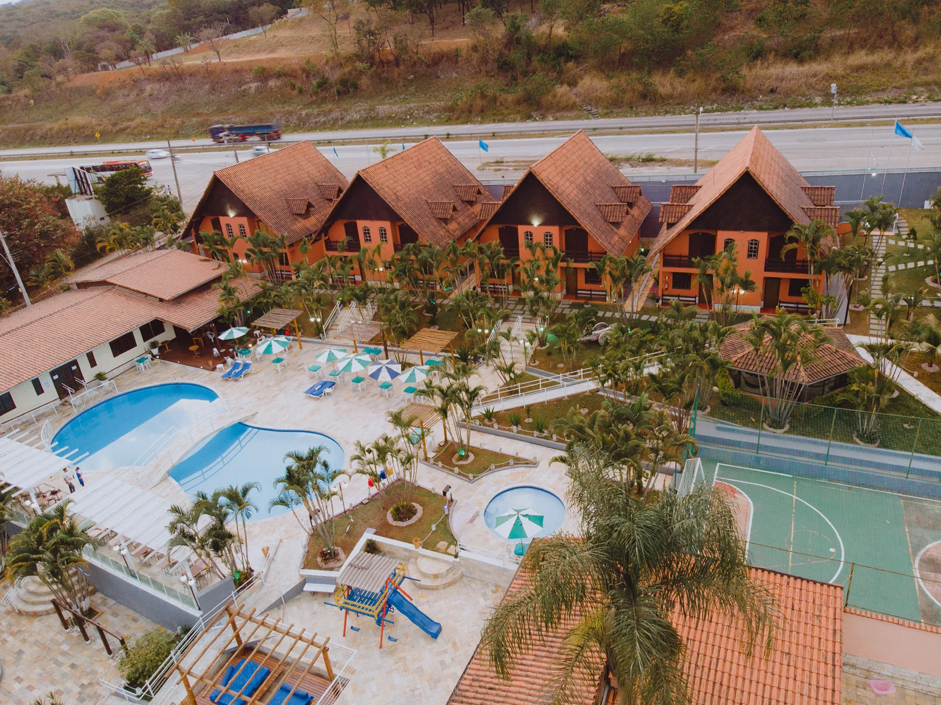 Vista aérea dos chalés do Hotel Gran Minas